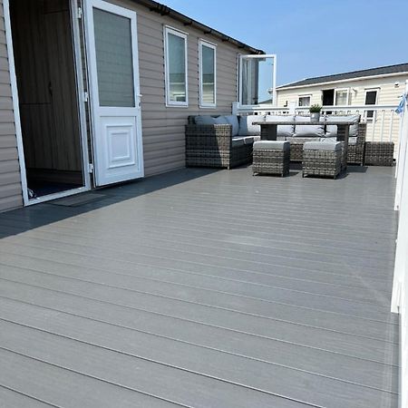 Beautiful Caravan In Trecco Bay! 74 Sycomore 브리젠드 외부 사진