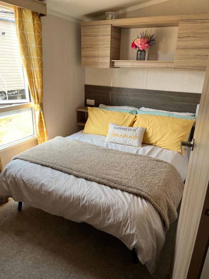 Beautiful Caravan In Trecco Bay! 74 Sycomore 브리젠드 외부 사진