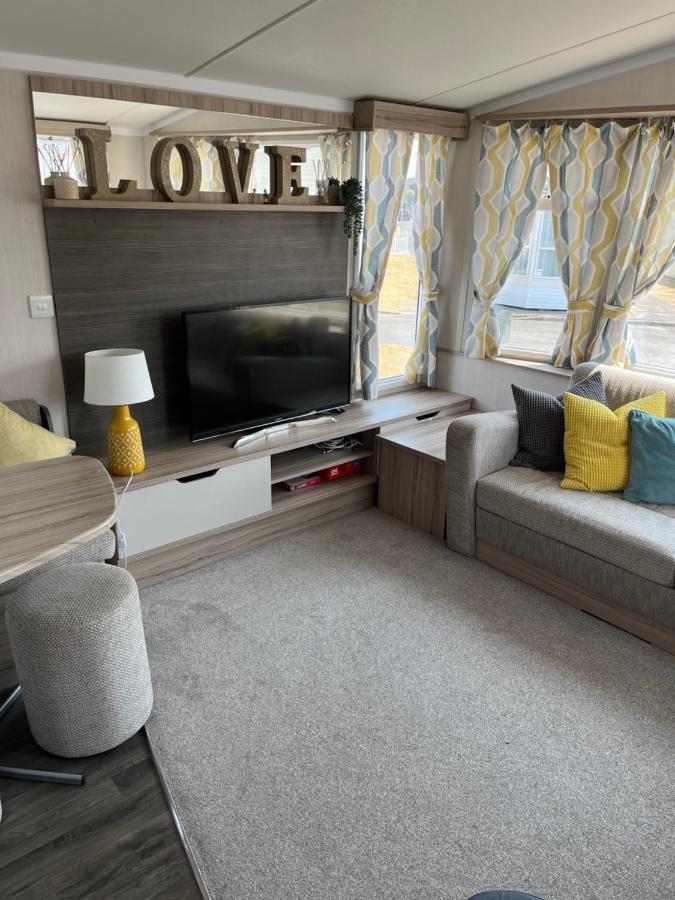 Beautiful Caravan In Trecco Bay! 74 Sycomore 브리젠드 외부 사진