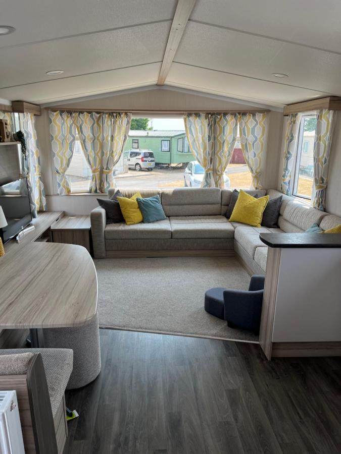 Beautiful Caravan In Trecco Bay! 74 Sycomore 브리젠드 외부 사진
