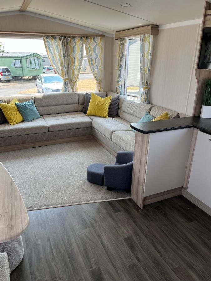 Beautiful Caravan In Trecco Bay! 74 Sycomore 브리젠드 외부 사진
